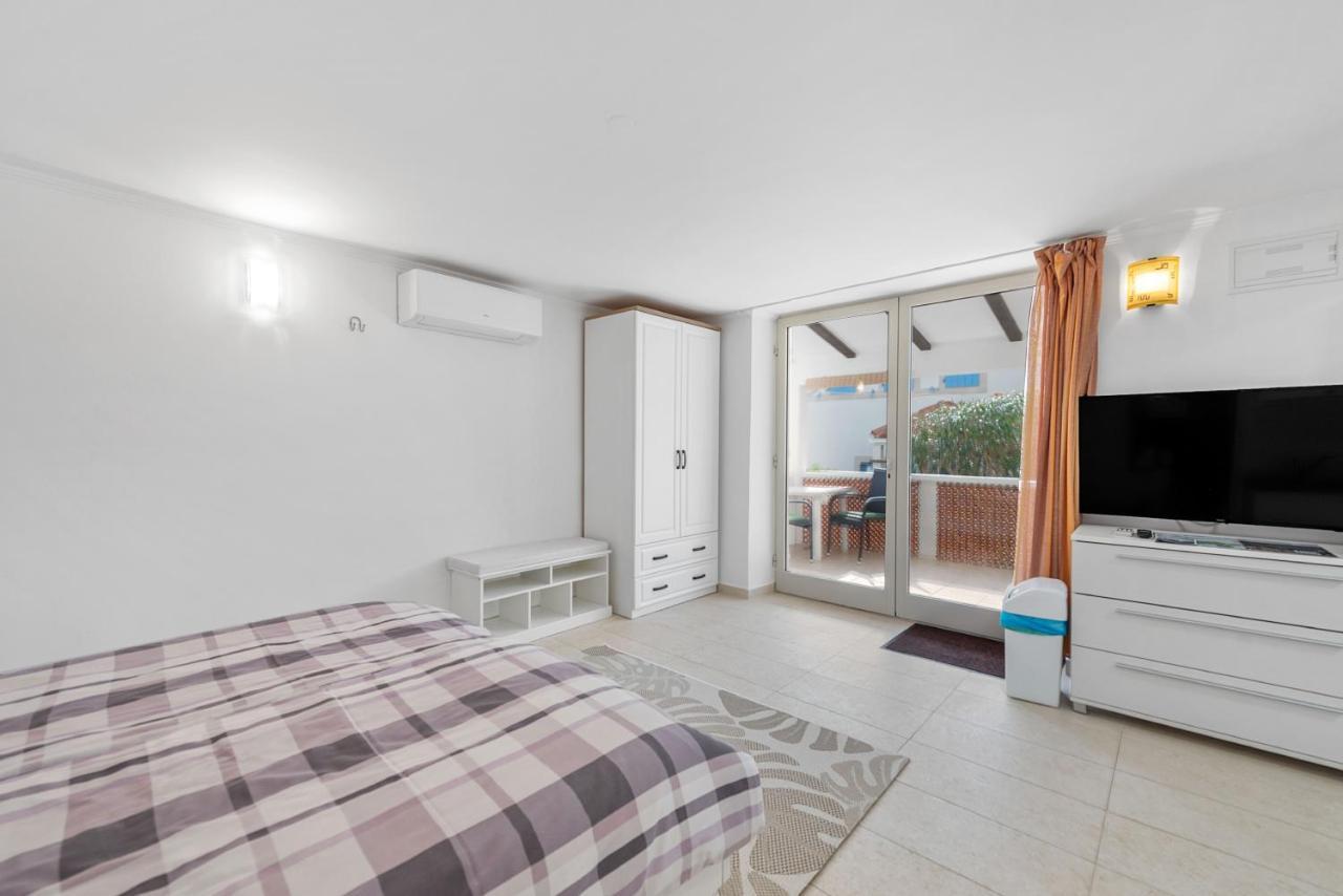 Apartments Joni Cikat マリ・ロシニュ エクステリア 写真