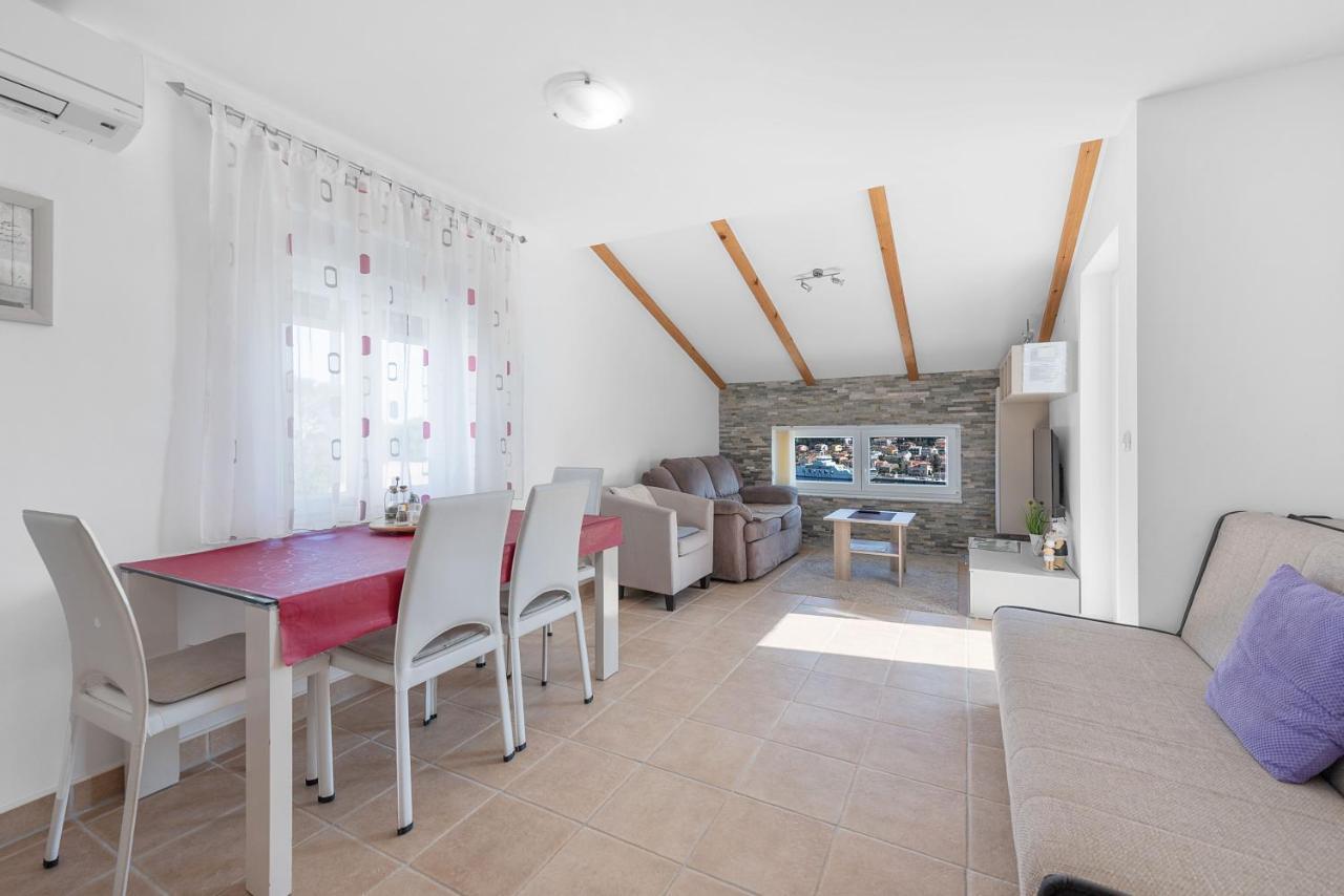 Apartments Joni Cikat マリ・ロシニュ エクステリア 写真