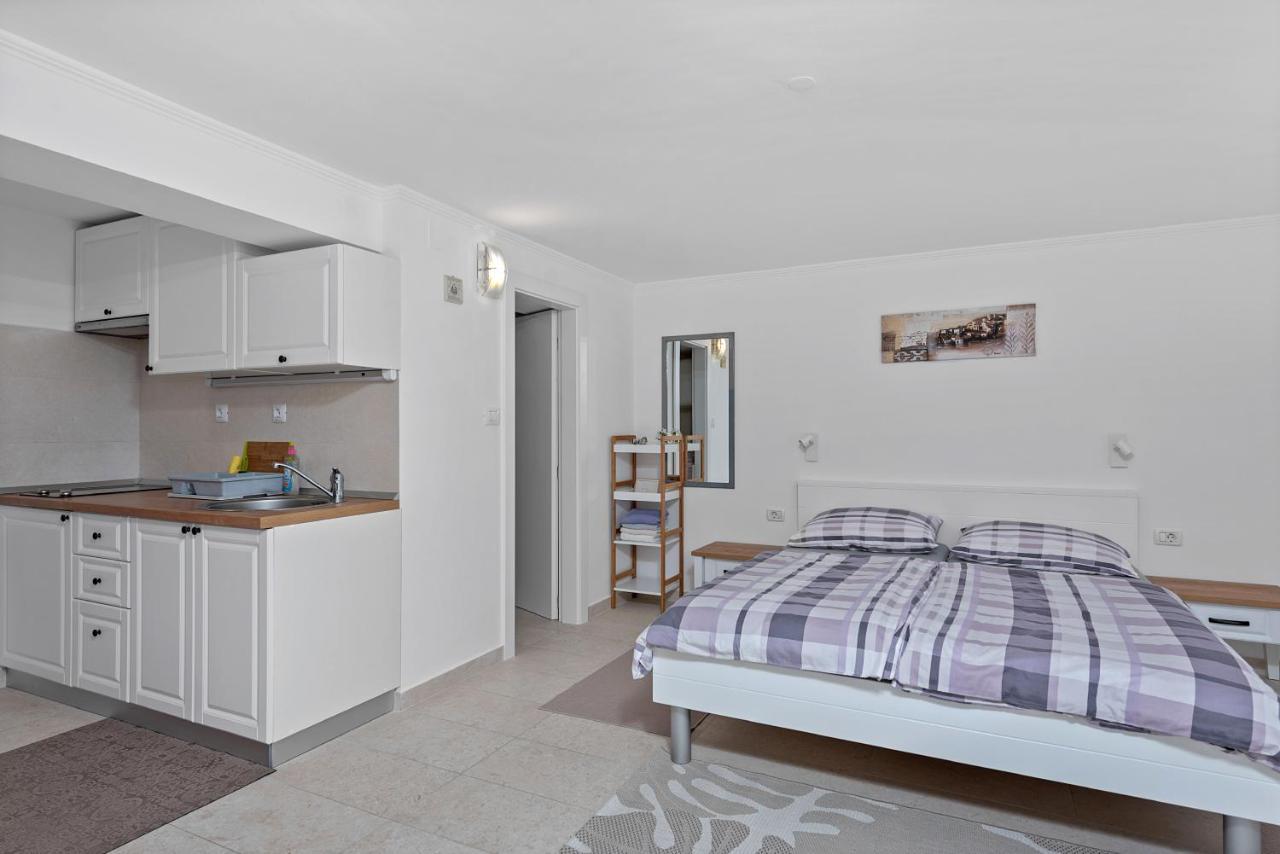 Apartments Joni Cikat マリ・ロシニュ エクステリア 写真
