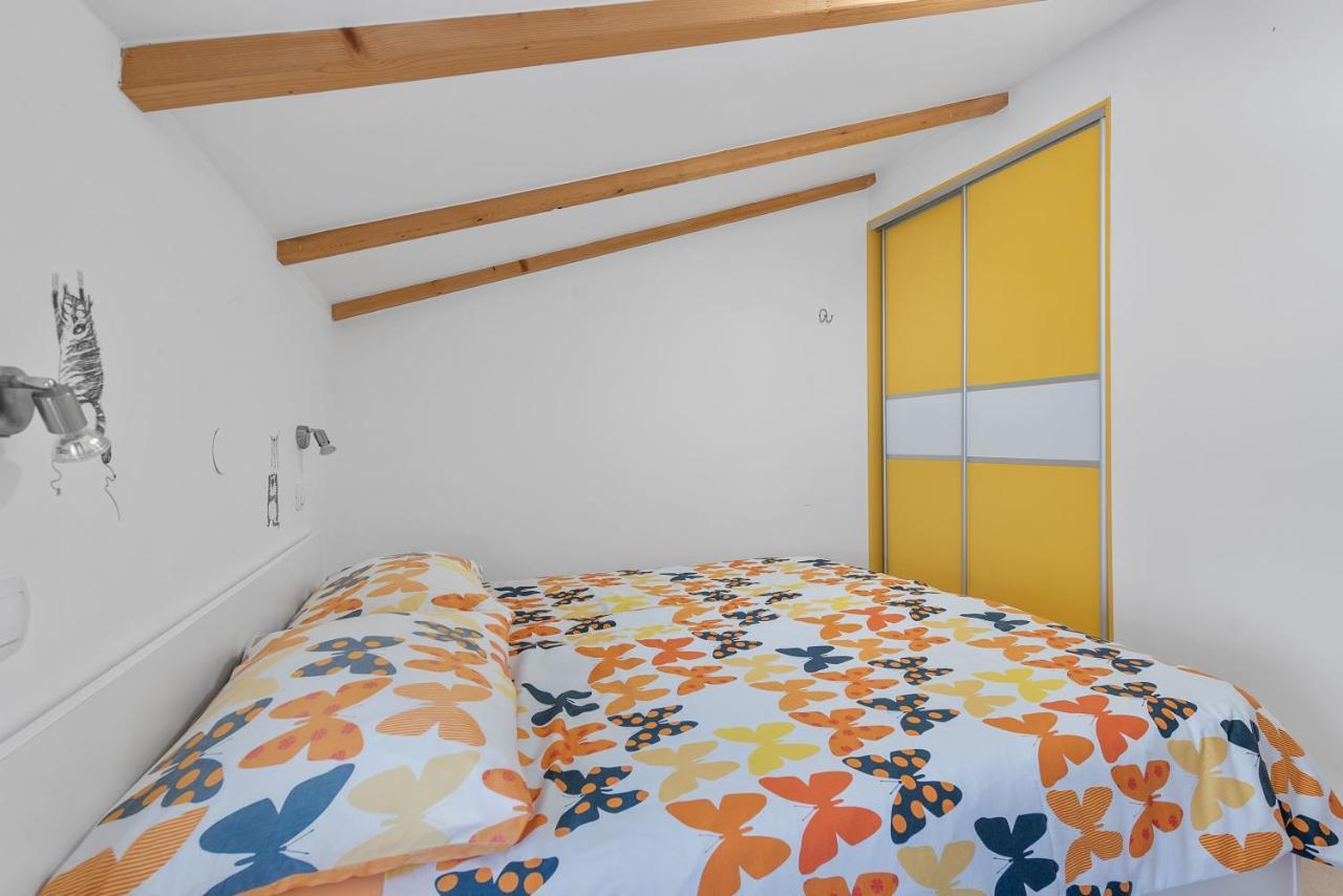 Apartments Joni Cikat マリ・ロシニュ エクステリア 写真