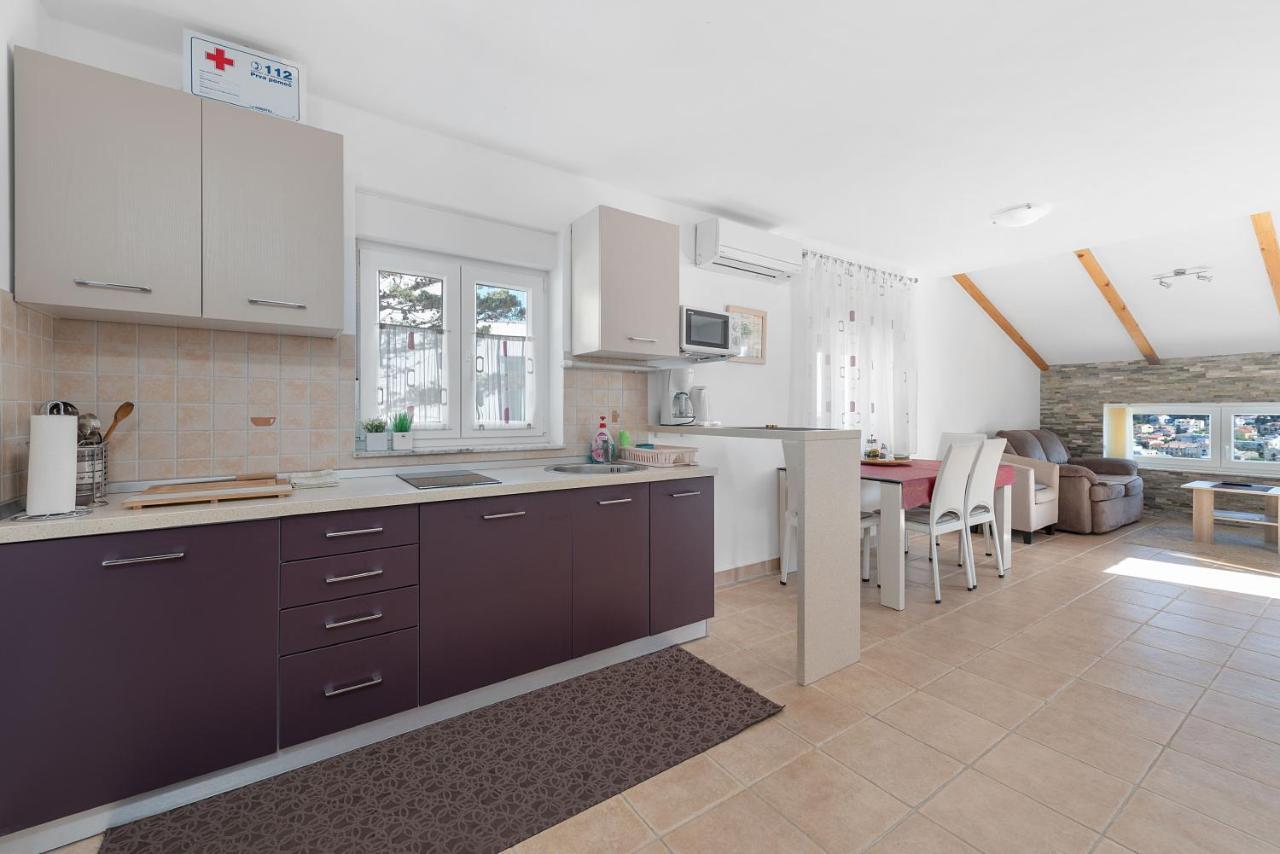 Apartments Joni Cikat マリ・ロシニュ エクステリア 写真