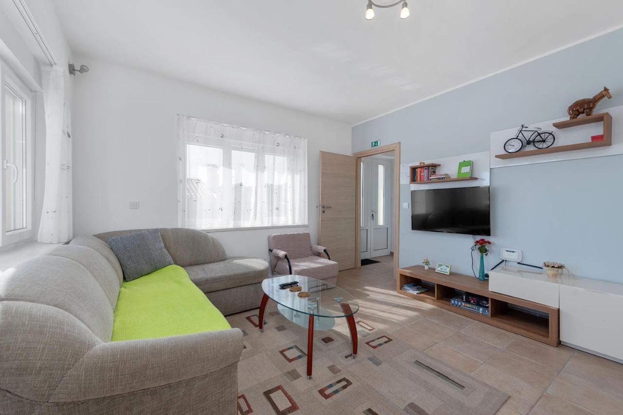 Apartments Joni Cikat マリ・ロシニュ エクステリア 写真