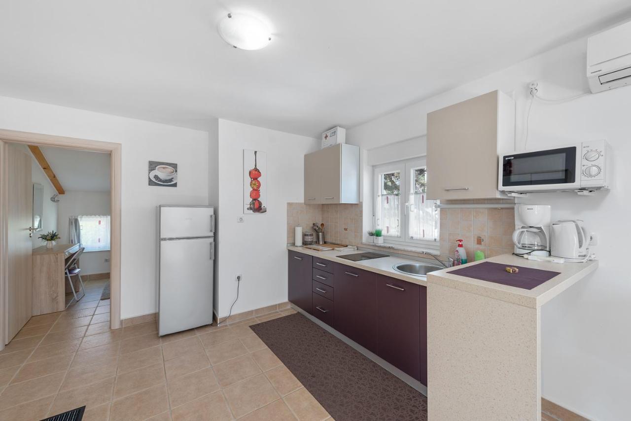 Apartments Joni Cikat マリ・ロシニュ エクステリア 写真