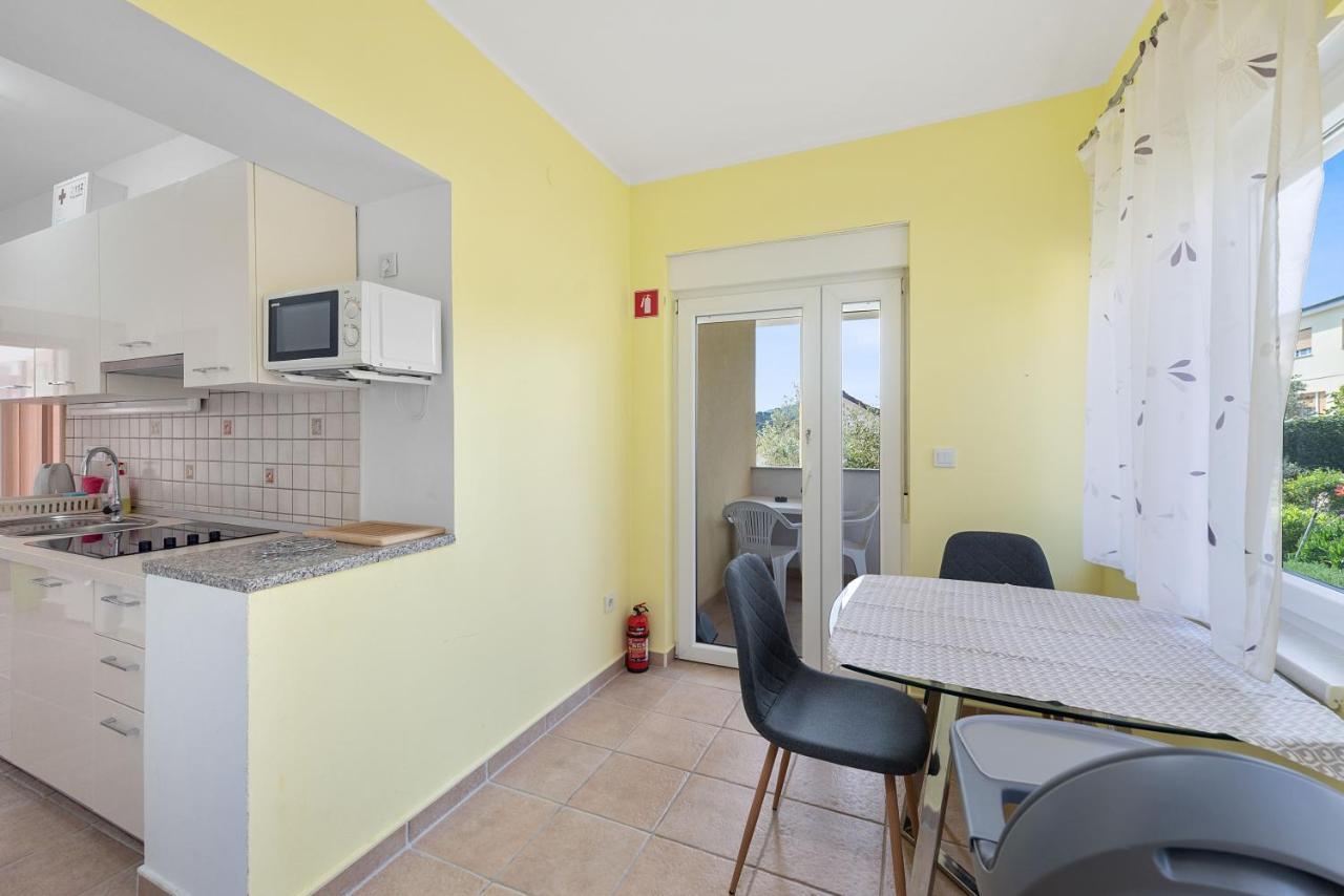 Apartments Joni Cikat マリ・ロシニュ エクステリア 写真