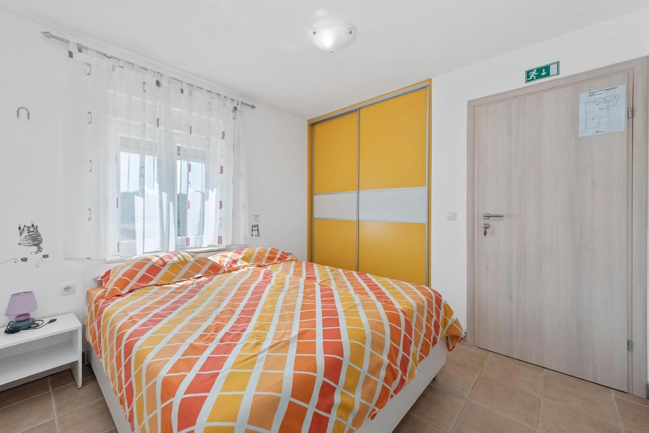 Apartments Joni Cikat マリ・ロシニュ エクステリア 写真