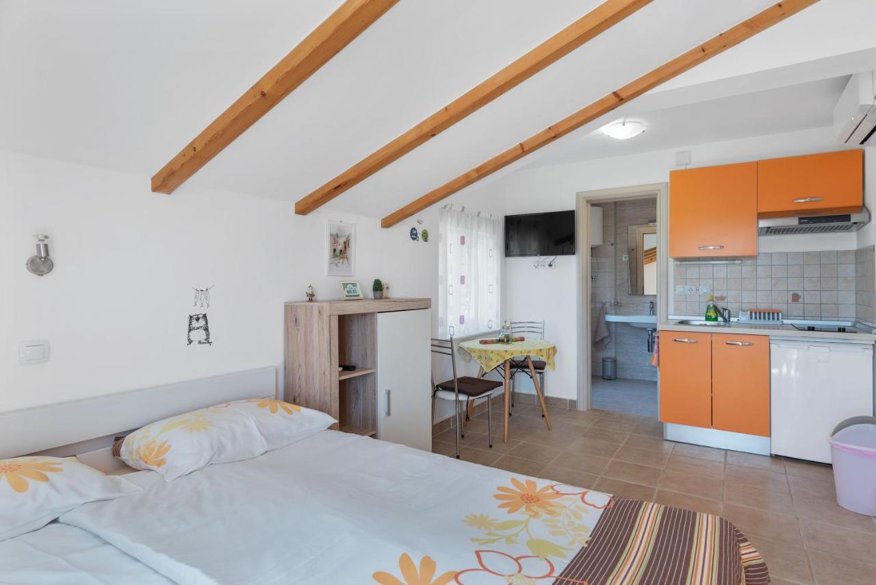 Apartments Joni Cikat マリ・ロシニュ エクステリア 写真