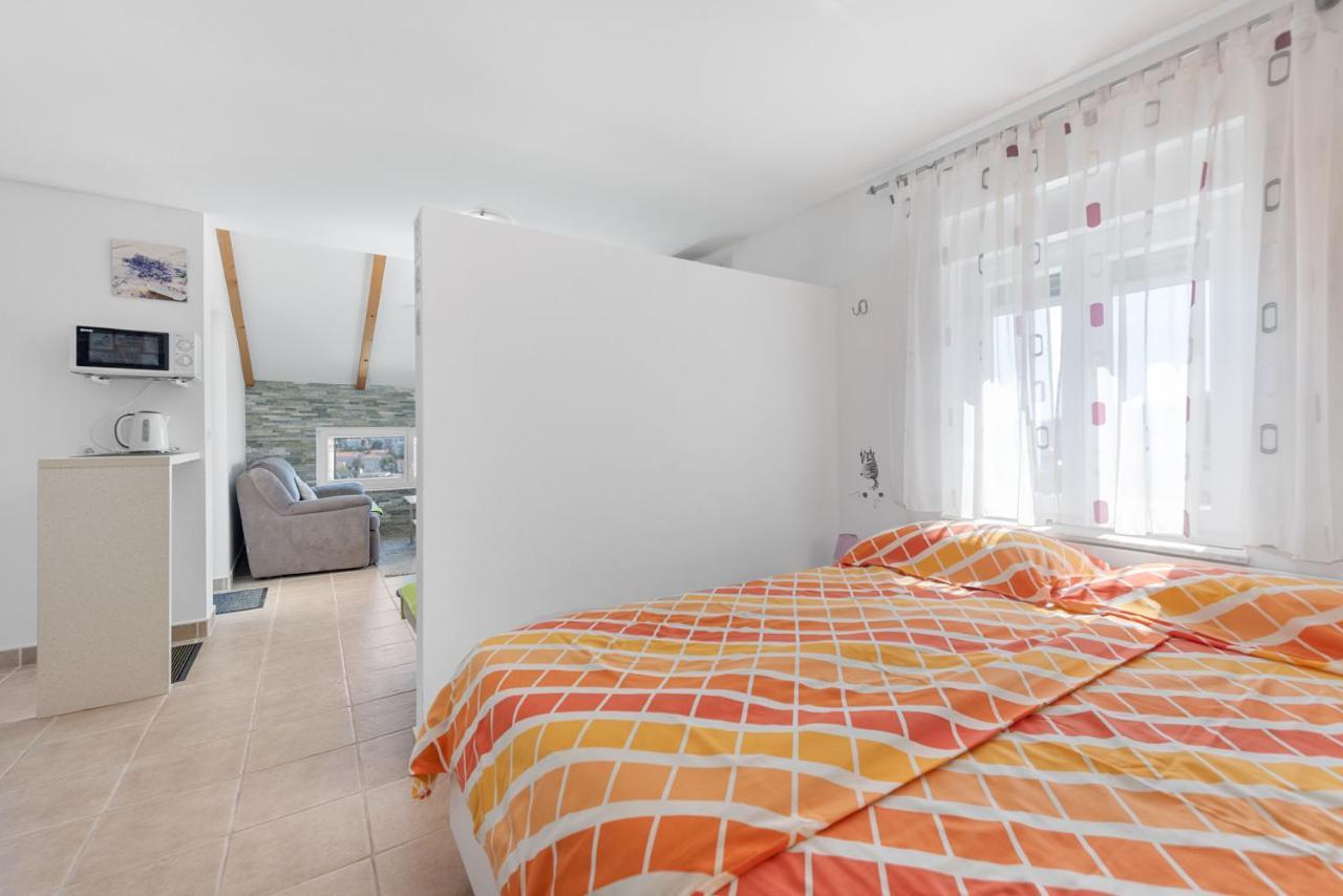 Apartments Joni Cikat マリ・ロシニュ エクステリア 写真