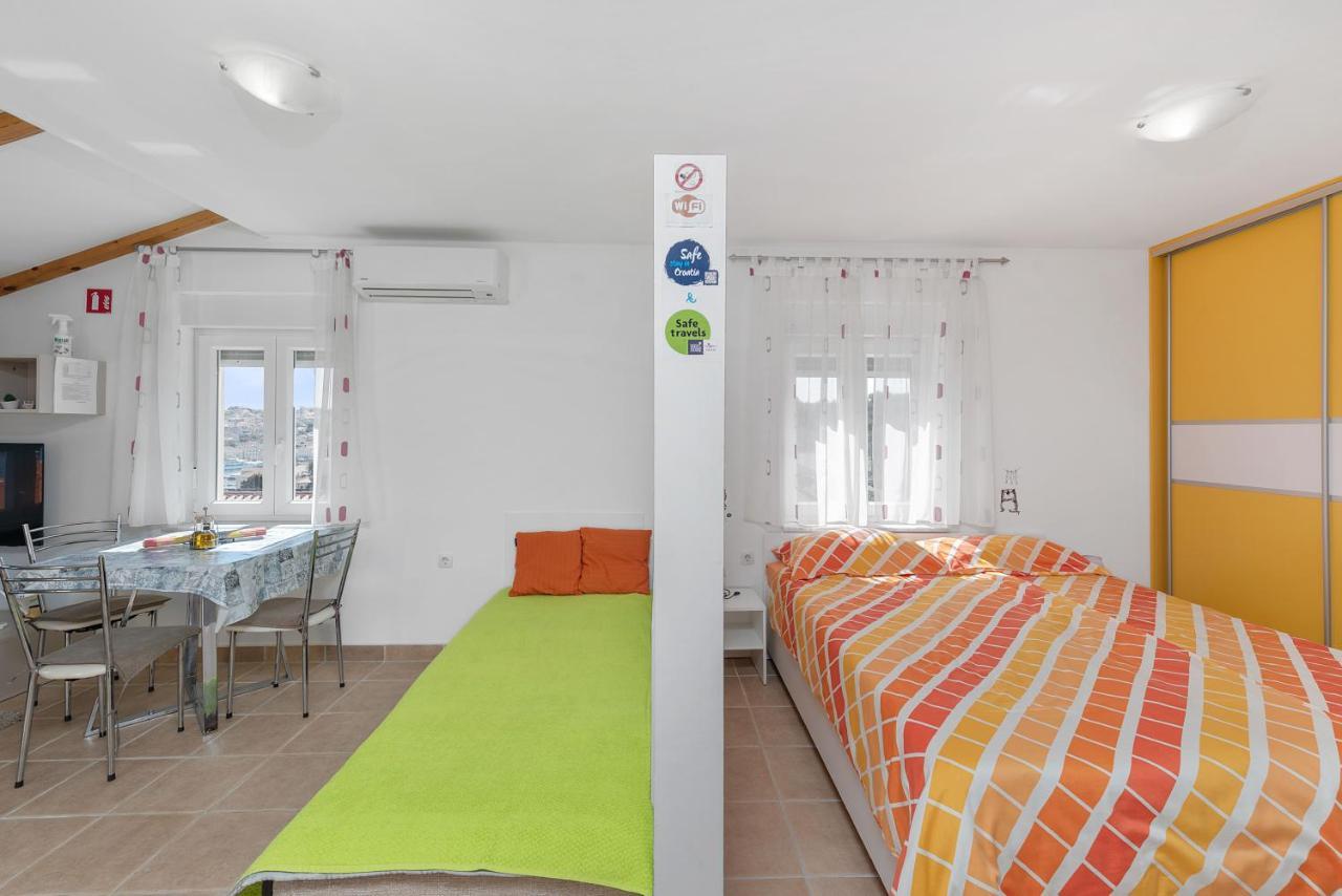 Apartments Joni Cikat マリ・ロシニュ エクステリア 写真