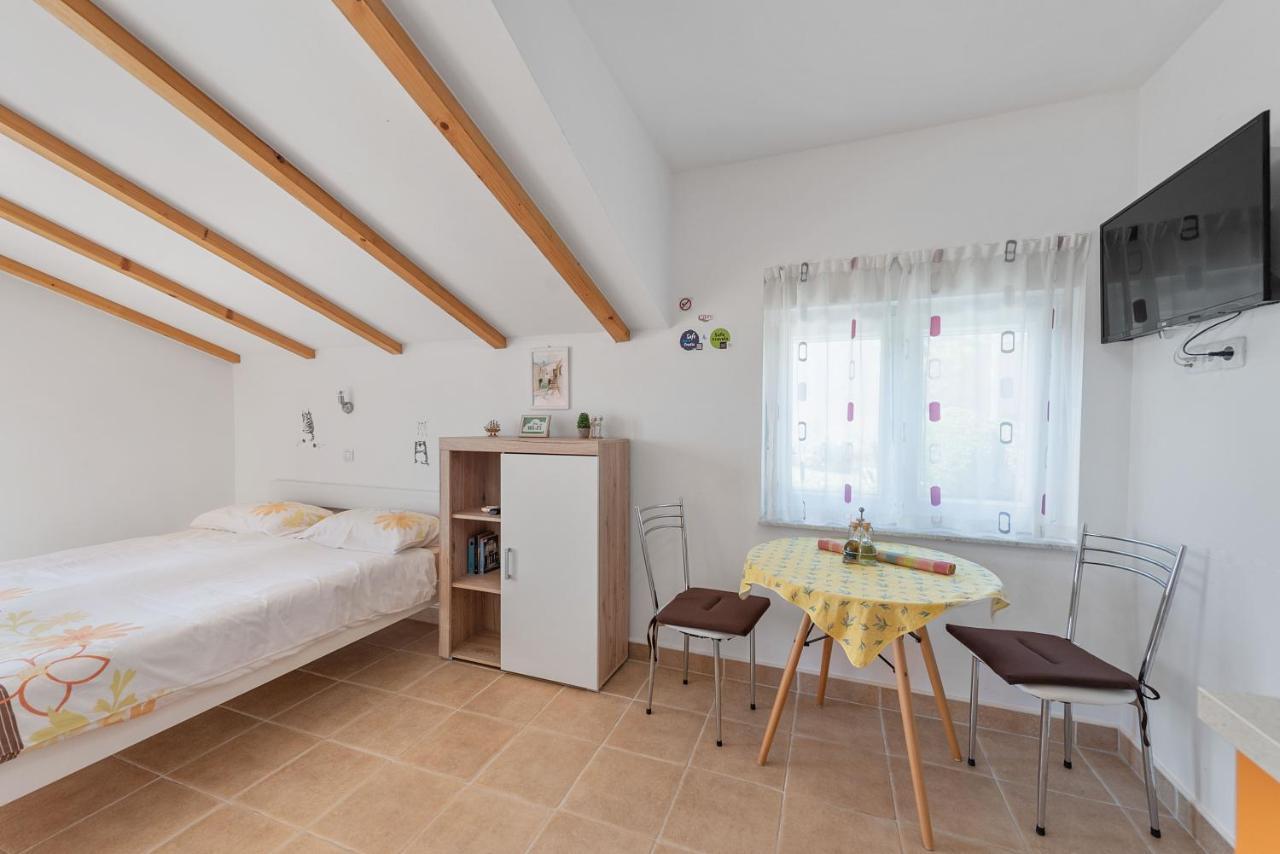 Apartments Joni Cikat マリ・ロシニュ エクステリア 写真